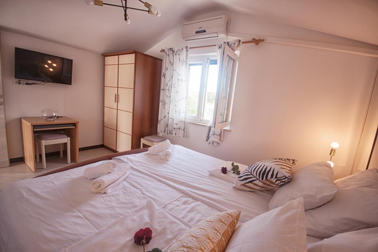 Apartments Katarina Porat Malinska Bagian luar foto