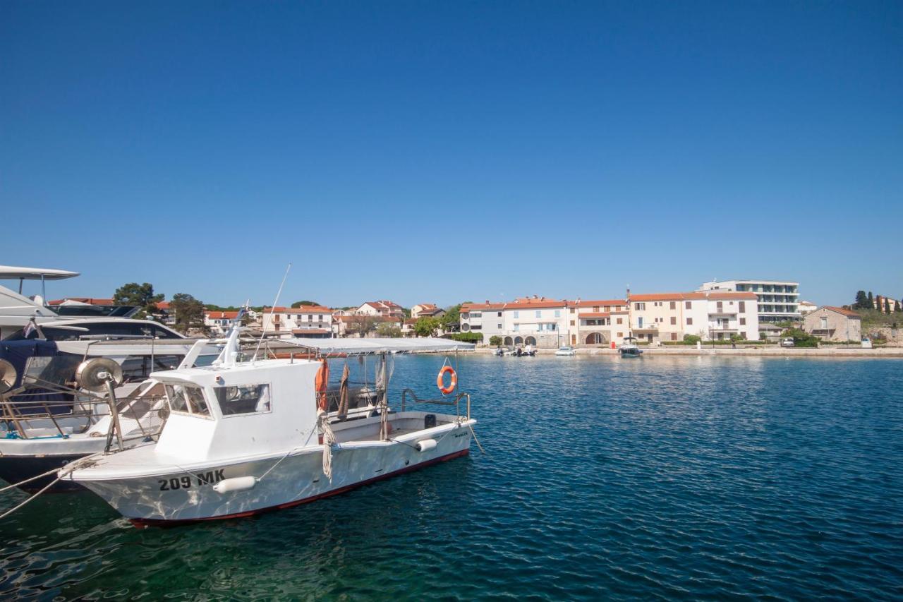 Apartments Katarina Porat Malinska Bagian luar foto