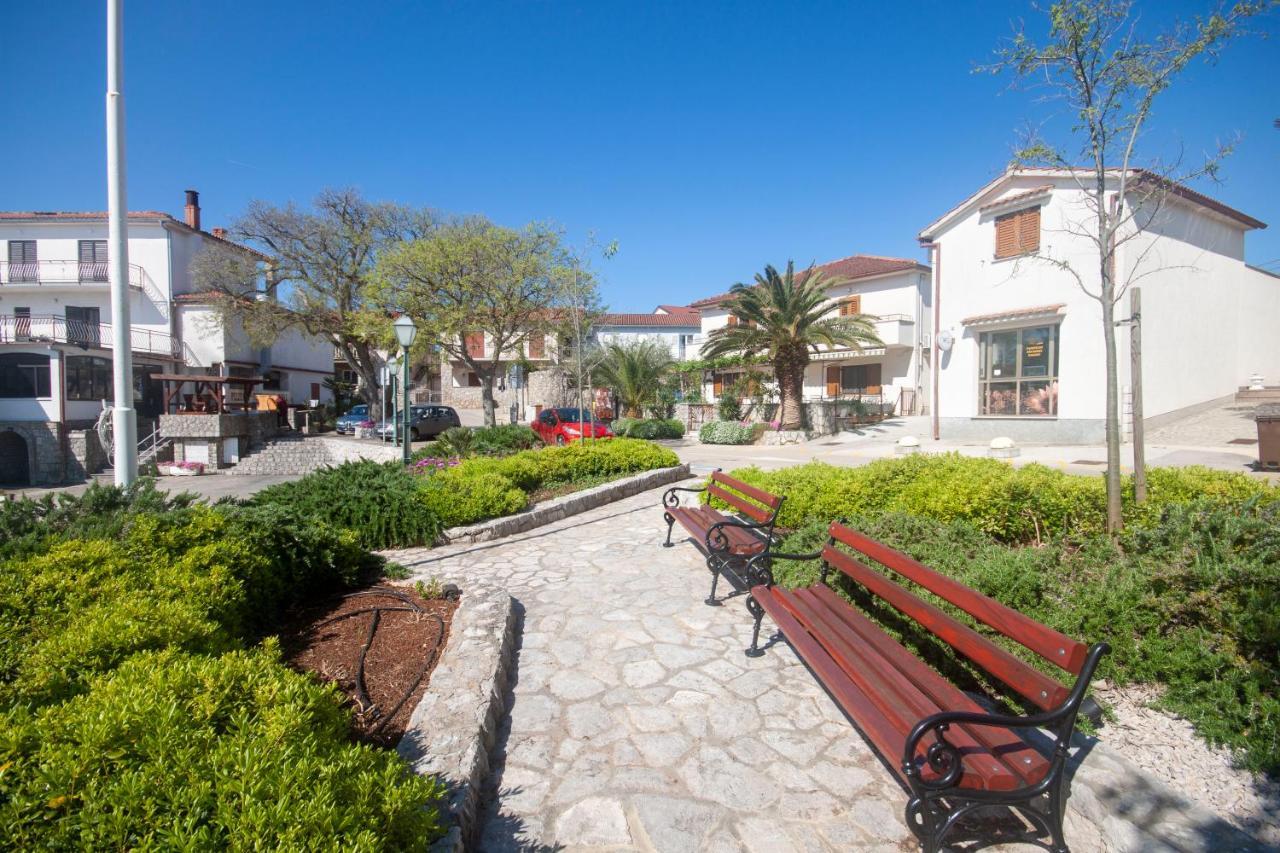 Apartments Katarina Porat Malinska Bagian luar foto