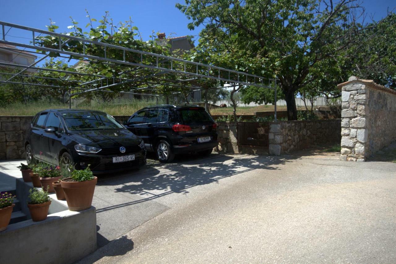 Apartments Katarina Porat Malinska Bagian luar foto
