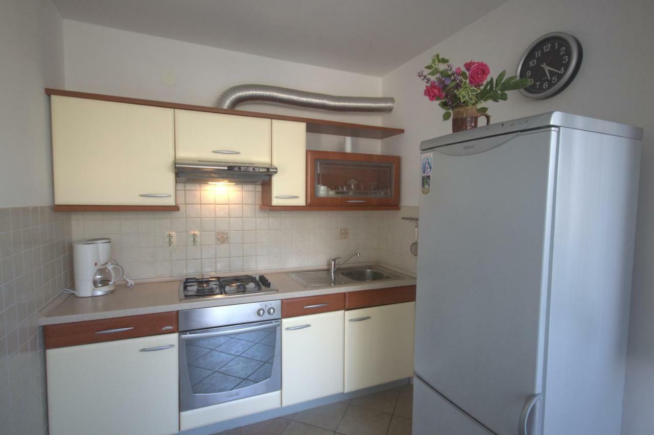 Apartments Katarina Porat Malinska Bagian luar foto